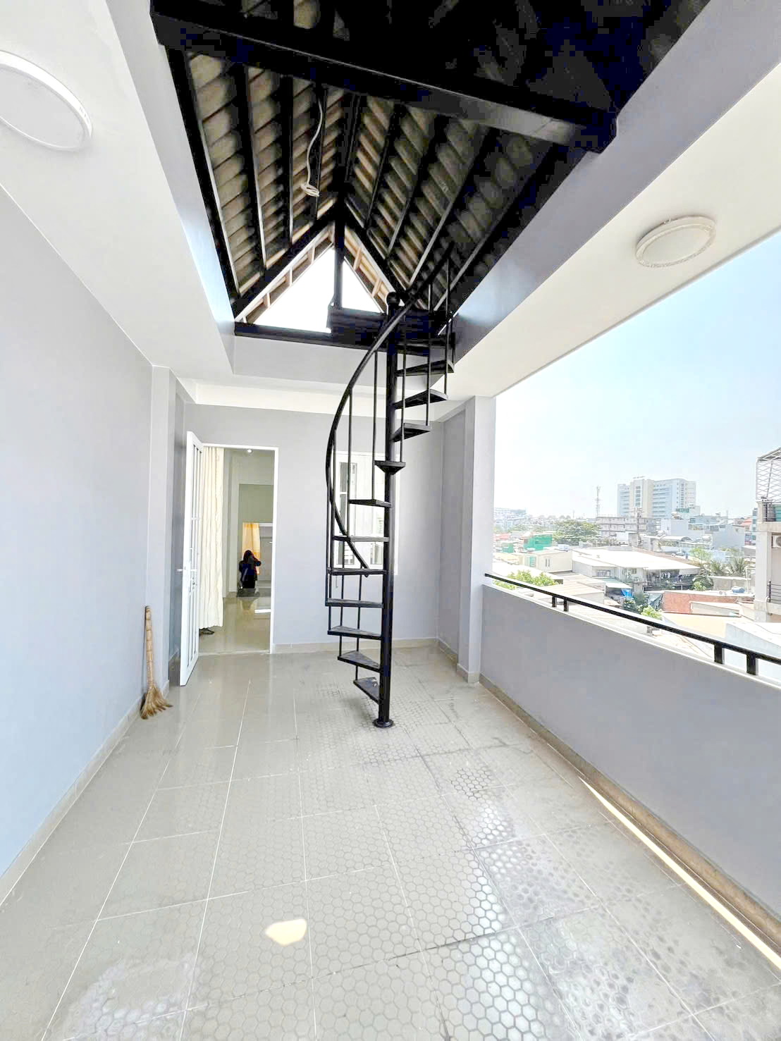 Bán nhà mới 3 lầu 74m2 gần MT đường Phạm Thế Hiển P.4 Quận 8